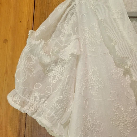 Women's White Lace Top - Picture 4 of 16